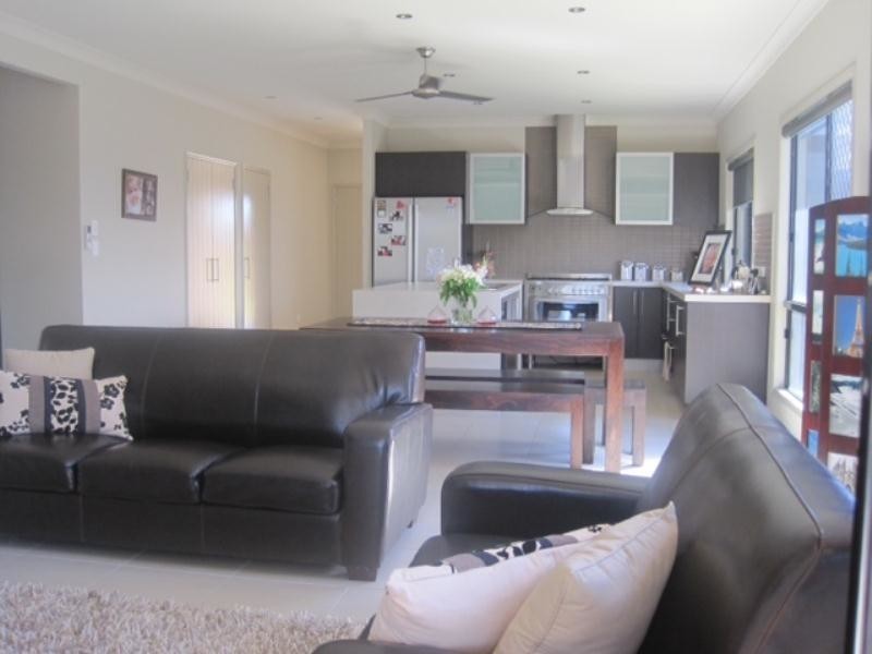 8 Puffer Court, Mount Louisa QLD 4814